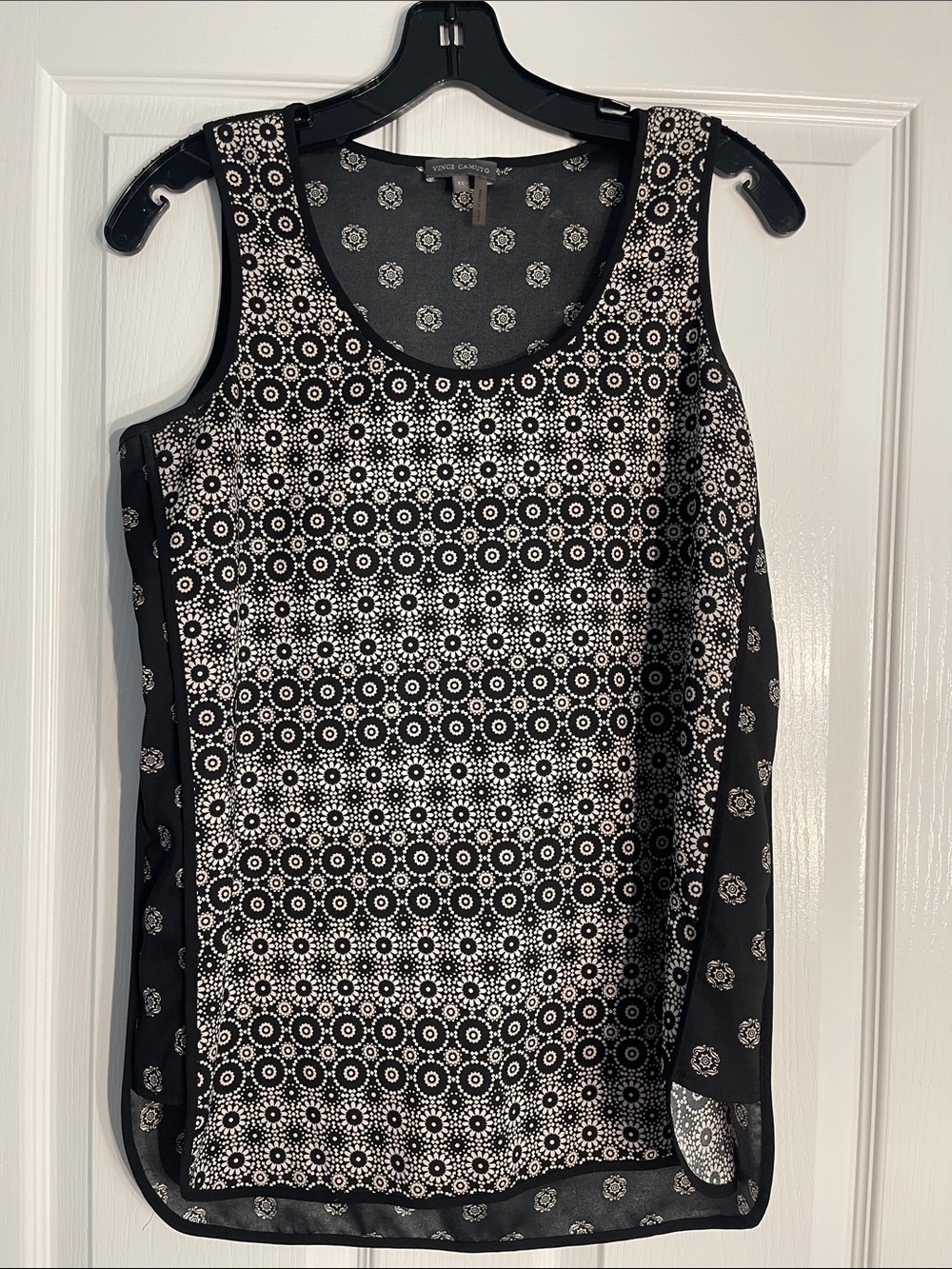 Vince Camuto Black and White Geometric-Print Sleeveless Camisole